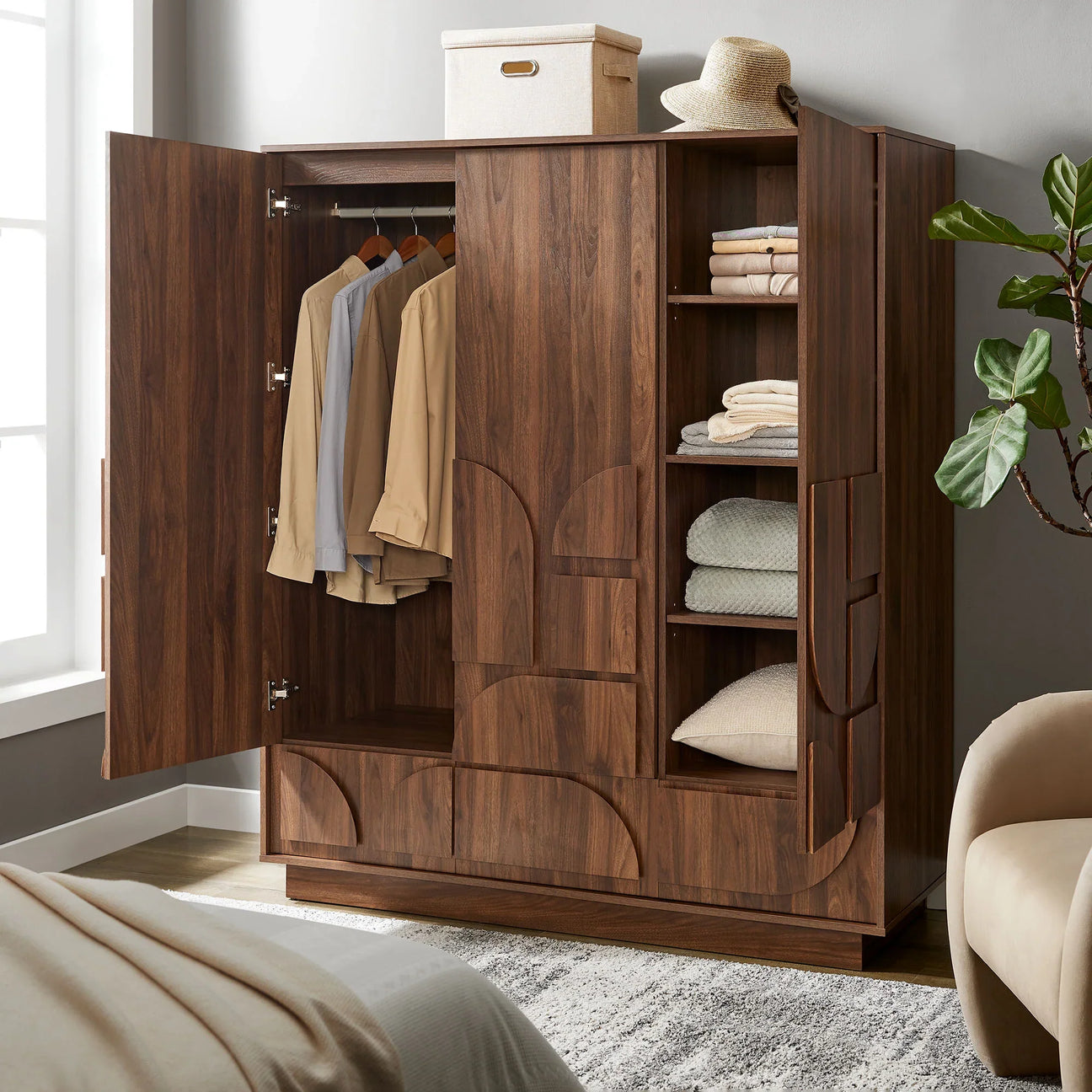 Wardrobes & Armoires