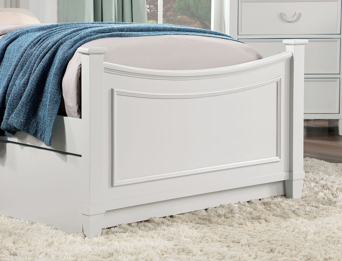 Lycoris Transitional Poster Bed & Youth Bedroom Set - Finial Accents & Molding Details in White – White, view 3