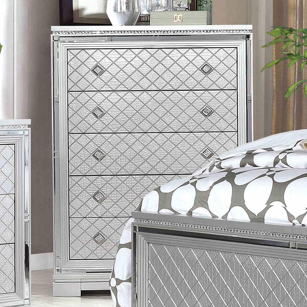 Belleterre Glam Tufted Bed, Bedroom Set & Case Pieces - Chest
