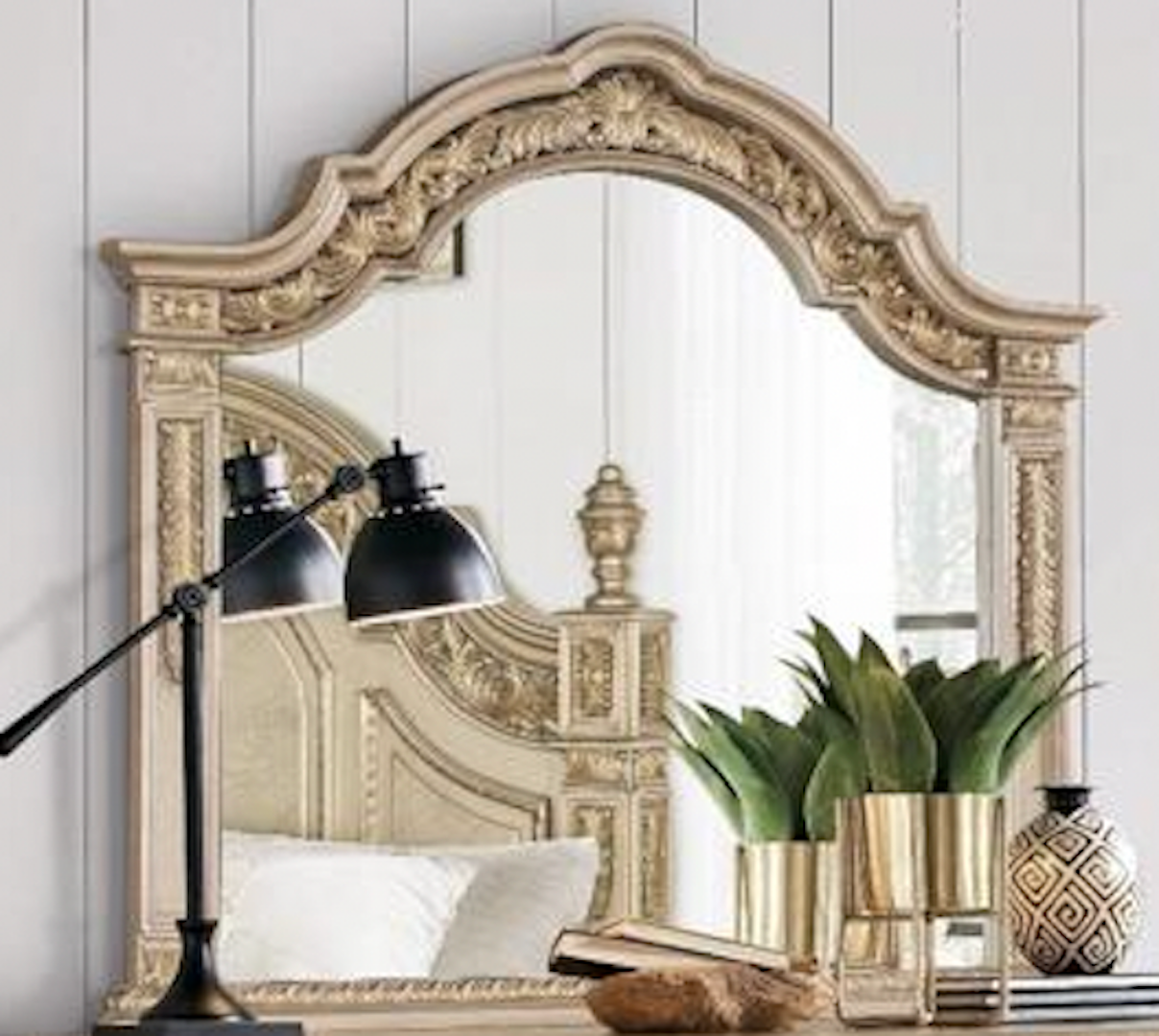 Traditional Carolina Gold Ornate King Bedroom Set with Intricate Carvings