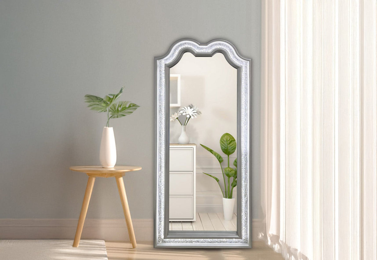 Detail shot of the modern crystal accents and the high-clarity reflective surface of the Nini mirror.