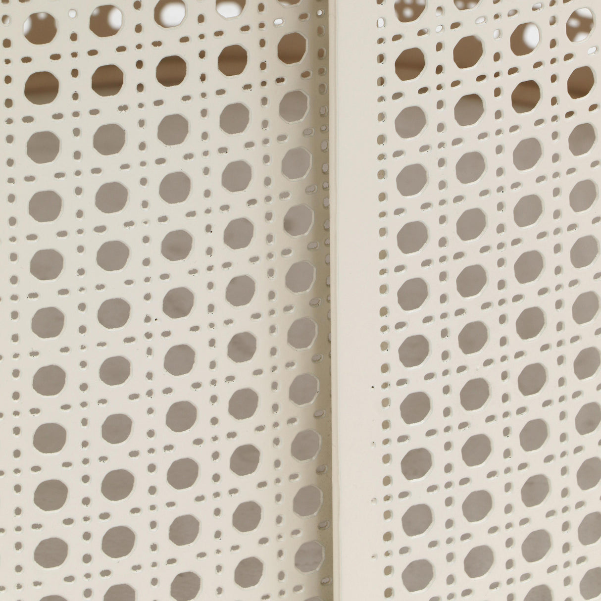 Pesky 32" Oval Coffee Table