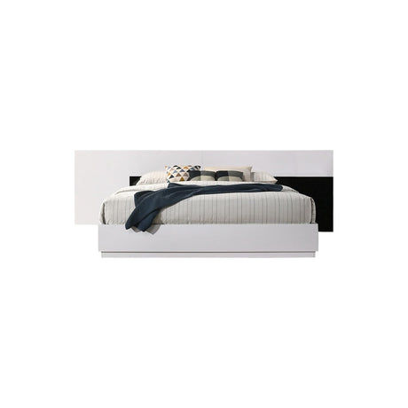 Bahamas Poplar Wood Eastern King Platform Bed in Black/White in Multi Color