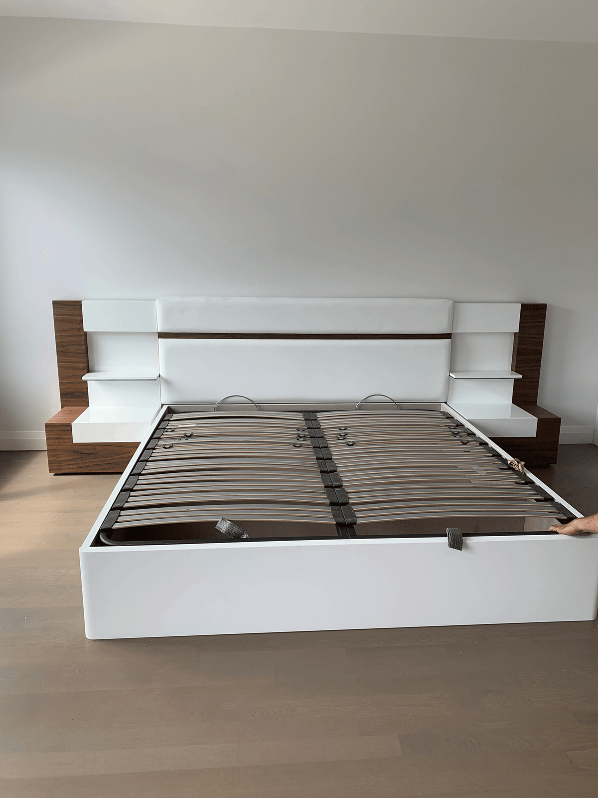 Mar Modern King Bed by Garcia Sabate