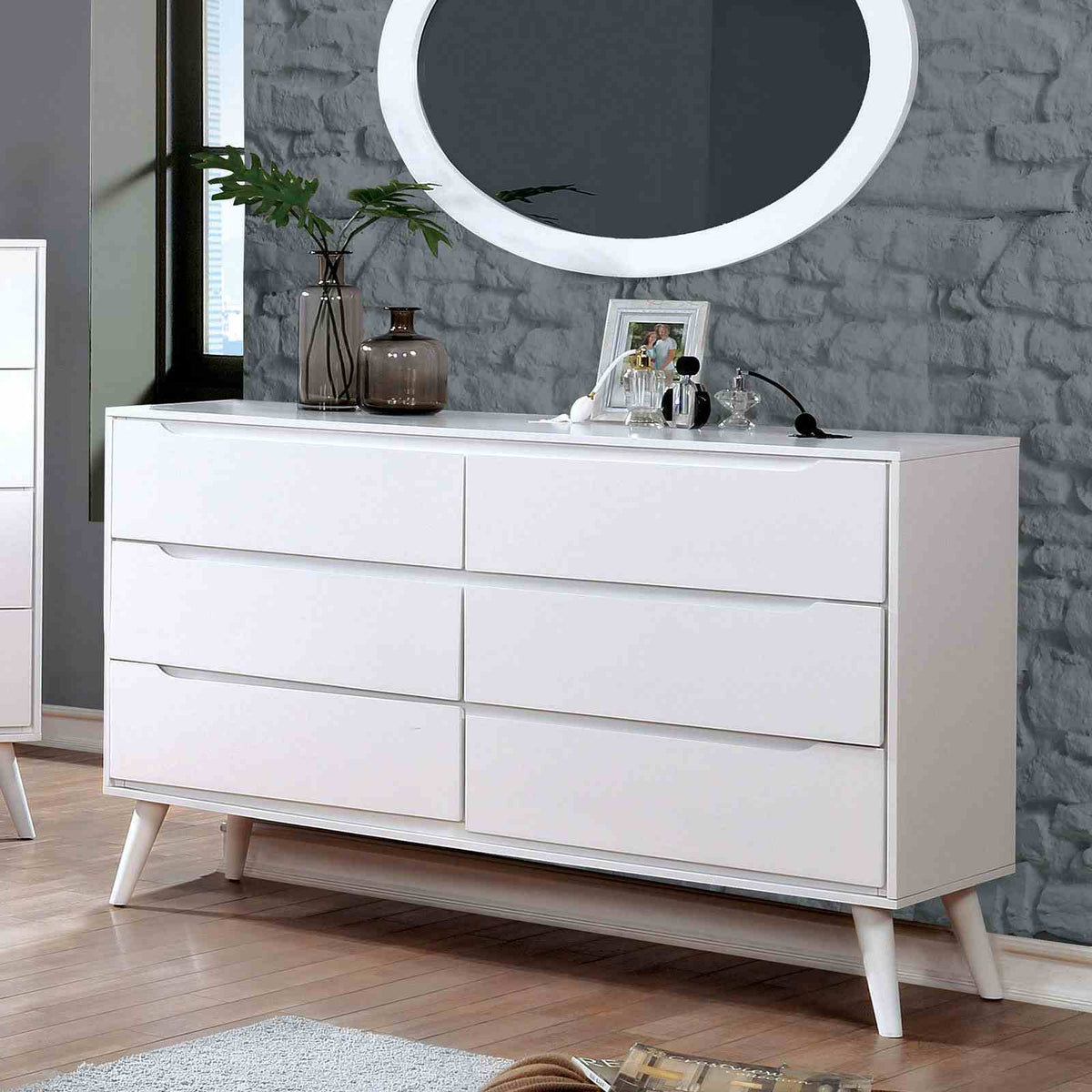 Lennart II Mid-Century Modern Platform Bed, Bedroom Set & Case Pieces - Dresser