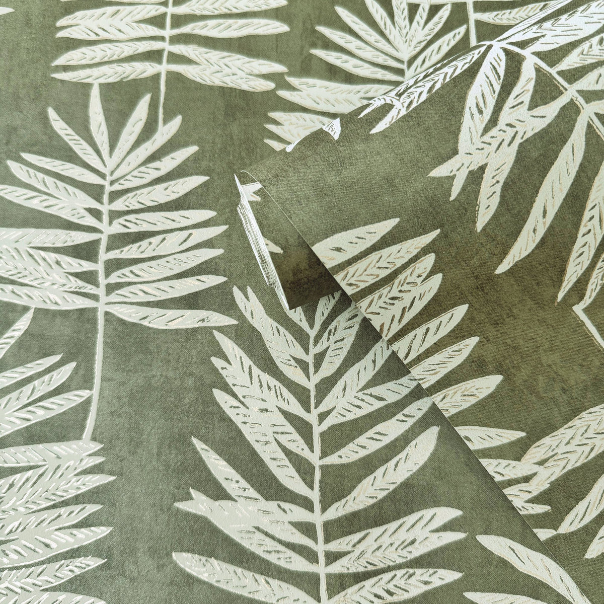 Galerie Zen Tumbling Leaf Wallpaper