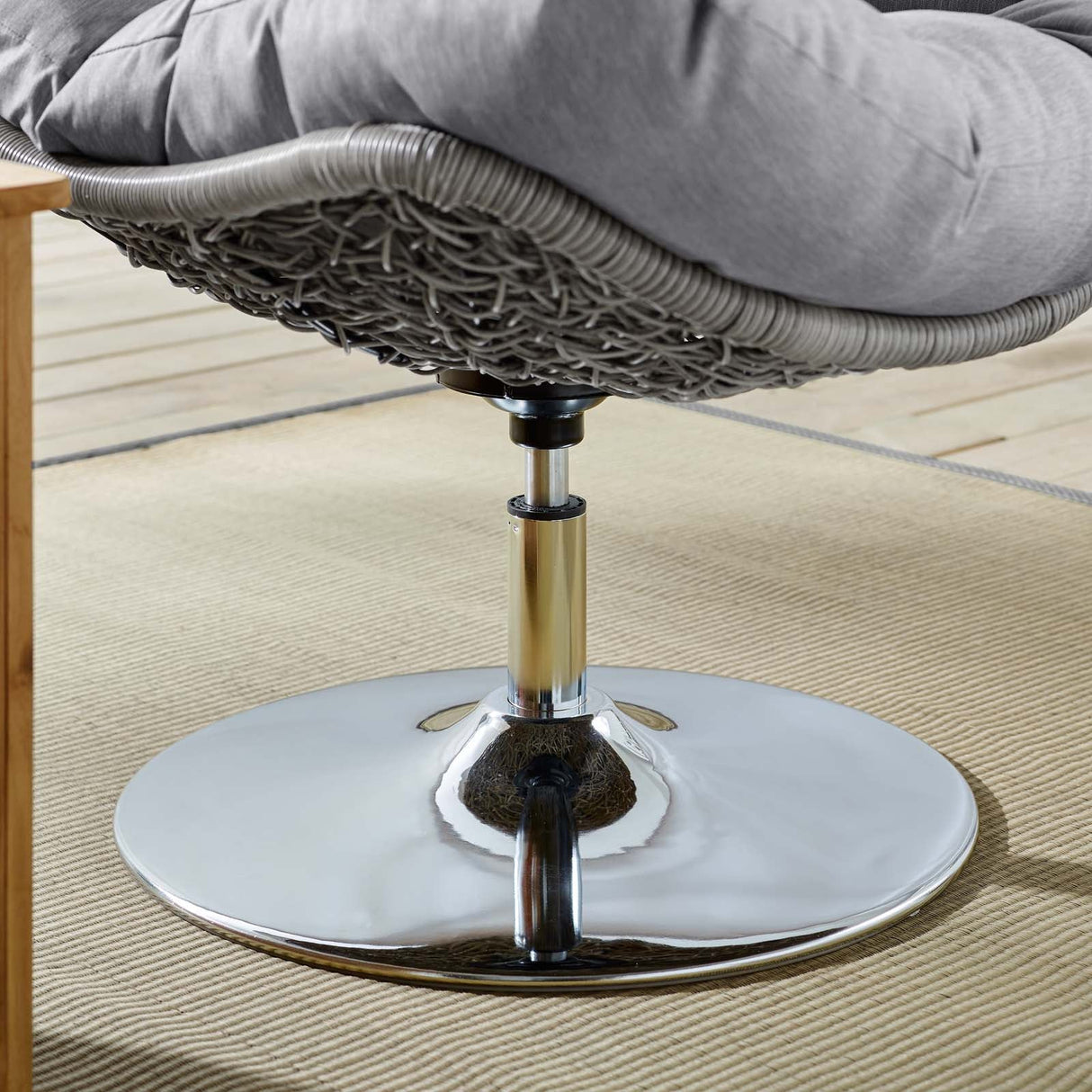 Brighton Wicker Rattan Outdoor Patio Swivel Lounge Chair - Modern Coastal & 360-Degree Motion