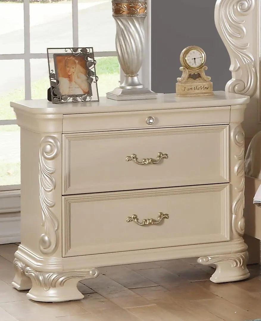 Victoria 5-Piece King Bedroom Set Traditional Ornate Off-White with Gold Accents