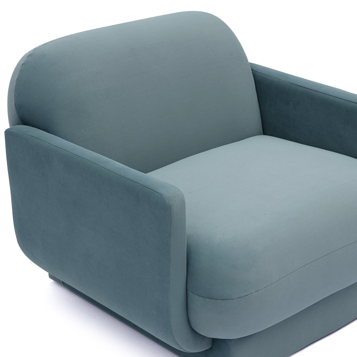 High angle perspective highlighting the deep ergonomic seat pocket