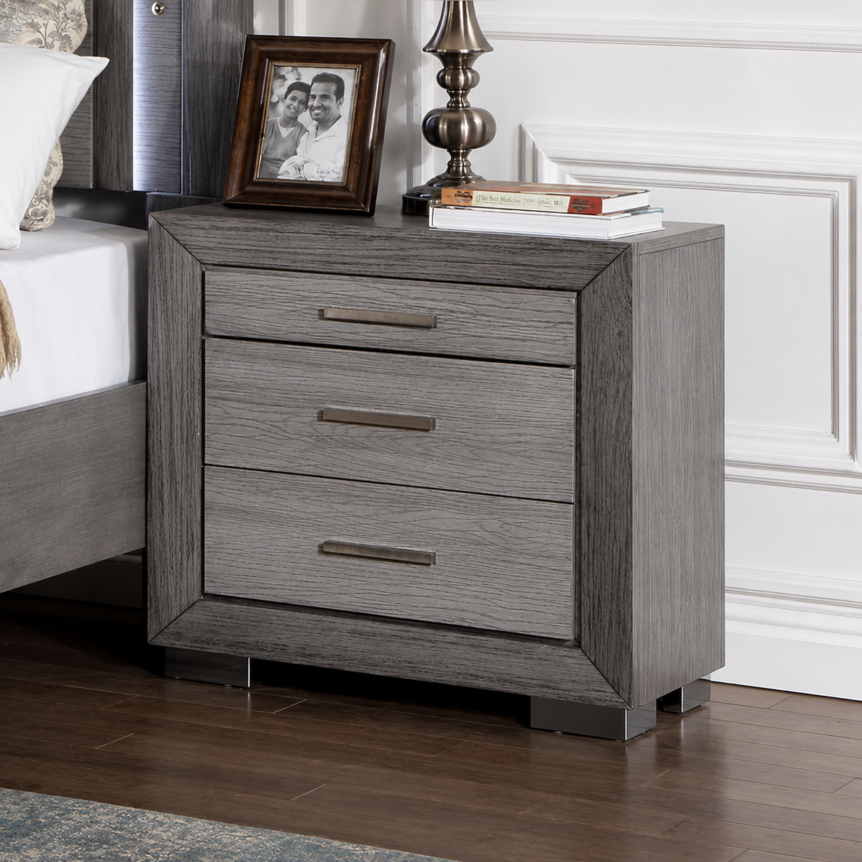 Raiden Queen Bedroom Set with Integrated LED Lighting and USB Charging - Transitional & Brushed Gray Finish